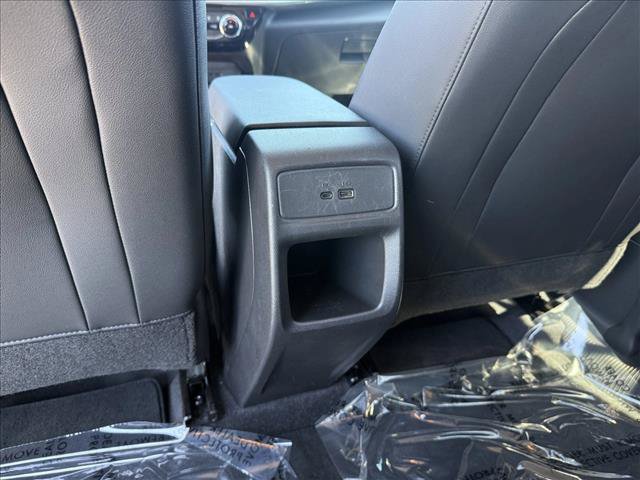Used 2025 Chevrolet Trax LT FWD image 25