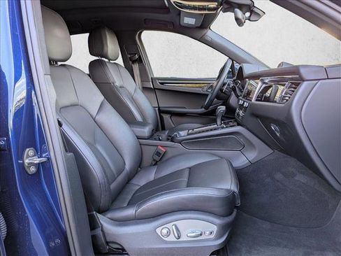 Used 2025 Porsche Macan image 25