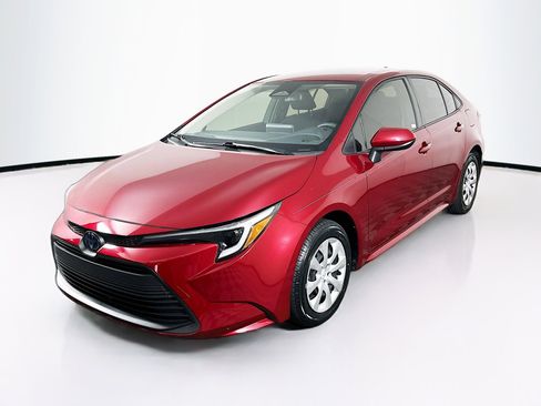 Used 2024 Toyota Corolla LE image 3