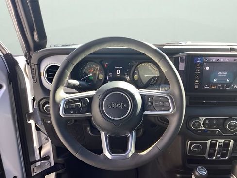 Used 2024 Jeep Wrangler Unlimited Sahara AWD/4WD image 18