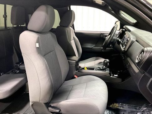 Used 2019 Toyota Tacoma TRD Sport AWD/4WD image 7