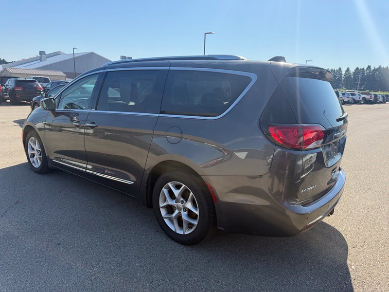 Used 2018 Chrysler Pacifica Touring-L Plus FWD image 19