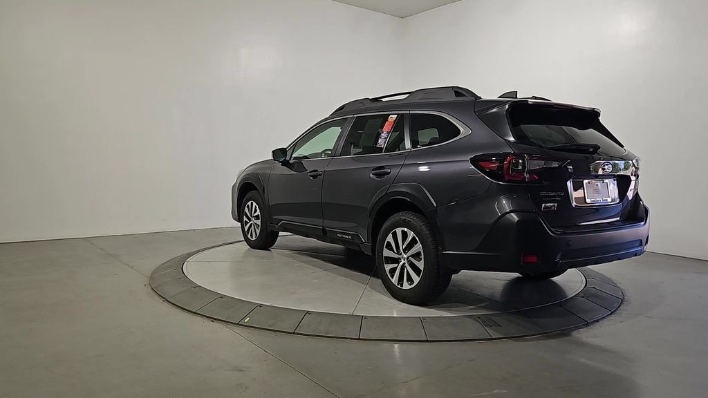 Used 2025 Subaru Outback Premium AWD/4WD image 3