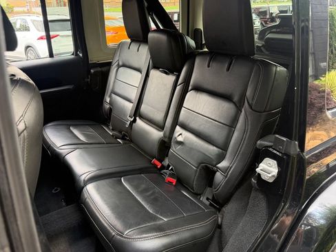 Used 2019 Jeep Wrangler Unlimited Sahara w/ Quick Order Package 24M Moab AWD/4WD image 31