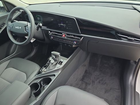 New 2026 Kia Niro EX FWD image 11