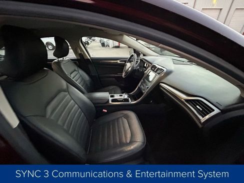 Used 2017 Ford Fusion SE w/ Fusion SE Technology Package image 22