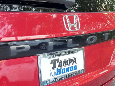 Certified 2023 Honda Pilot Sport image 8