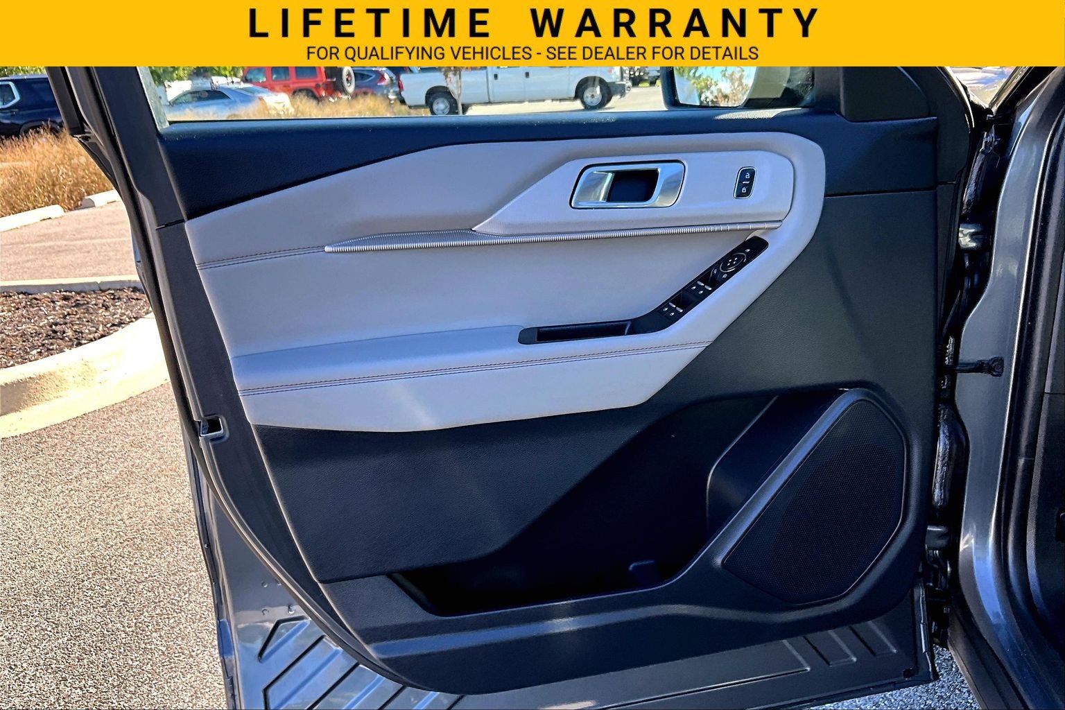Used 2025 Ford Explorer Active w/ Active Comfort Package AWD/4WD image 19