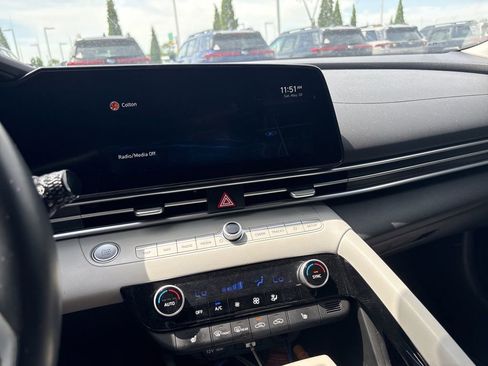 Used 2022 Hyundai Elantra Limited FWD image 3