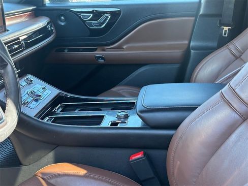 Used 2023 Lincoln Aviator Reserve w/ Equipment Group 201A image 11