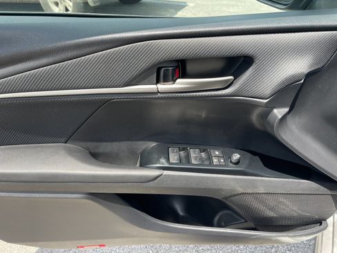 Used 2025 Toyota Camry SE FWD image 12