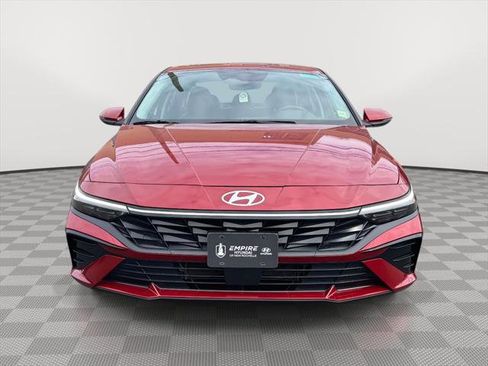 Certified 2025 Hyundai Elantra Limited image 2