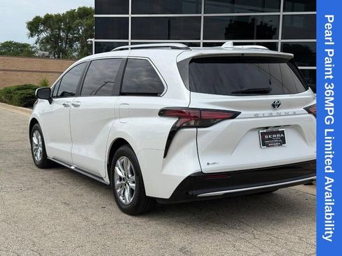 Used 2025 Toyota Sienna Limited FWD image 5