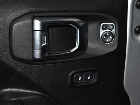 Used 2023 Jeep Gladiator Sport image 5