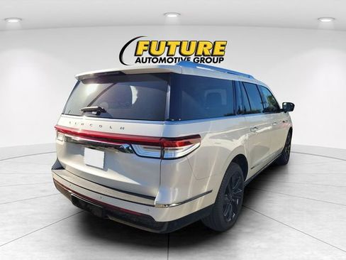 Used 2022 Lincoln Navigator L Reserve AWD/4WD image 3