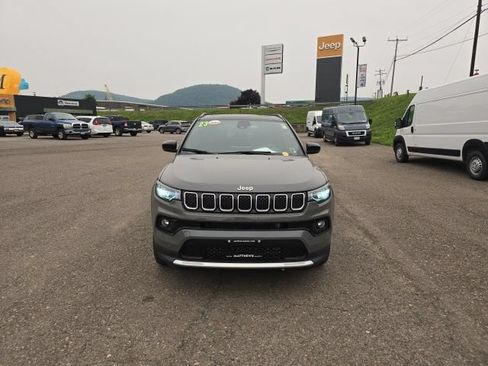 Used 2023 Jeep Compass Limited w/ Sun and Sound Group AWD/4WD image 3