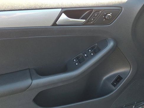 Used 2017 Volkswagen Jetta S w/ Jetta S Cold Weather Package image 12