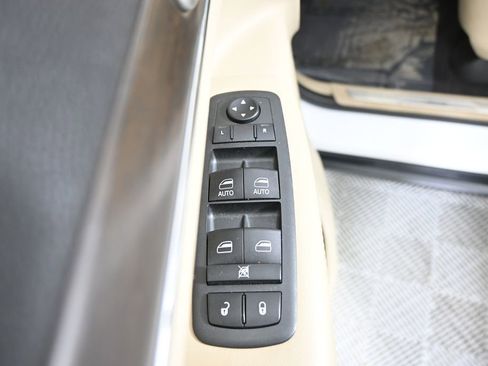 Used 2018 Jeep Grand Cherokee Limited w/ Trailer Tow Group IV image 19