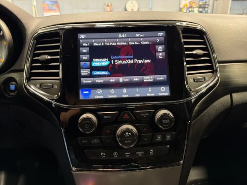 Used 2021 Jeep Grand Cherokee Laredo X AWD/4WD image 5