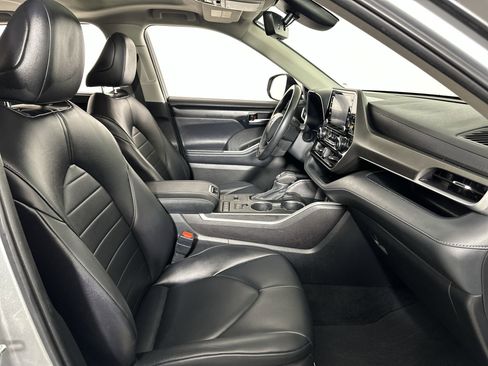 Used 2022 Toyota Highlander XLE image 74