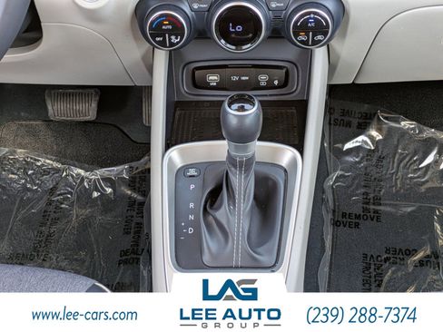 Used 2024 Hyundai Venue Limited image 16