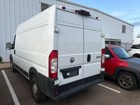Used 2024 RAM ProMaster 2500 w/ Convenience Group FWD image 2