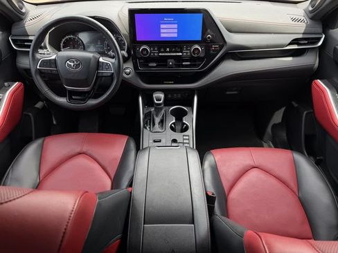 Used 2023 Toyota Highlander XSE FWD image 10