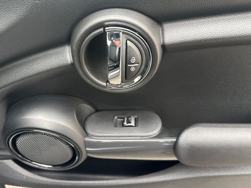 Used 2019 MINI Cooper 2-Door Hardtop image 17