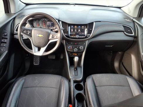 Used 2020 Chevrolet Trax LT w/ LT Convenience Package image 25