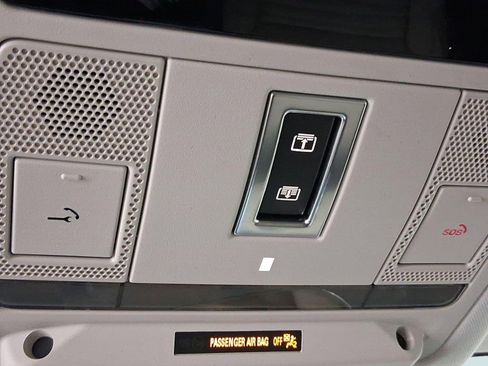 Used 2025 Land Rover Discovery Sport S image 28