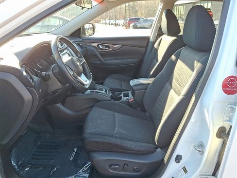Used 2019 Nissan Rogue SV w/ Premium Package image 13