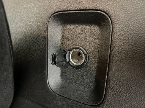 Used 2025 Kia Carnival FWD image 47