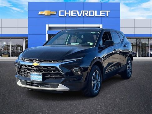 Used 2025 Chevrolet Blazer LT w/ Driver Confidence Package image 4