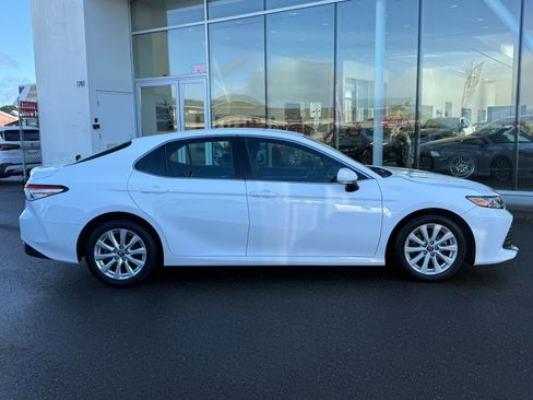 Used 2018 Toyota Camry LE w/ Convenience Package image 9
