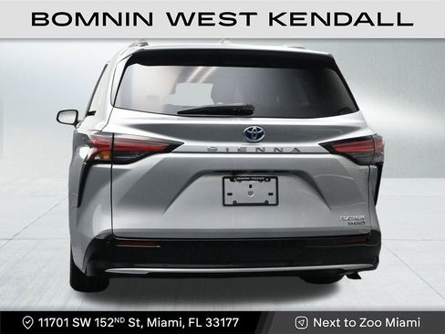 Used 2023 Toyota Sienna Platinum image 4