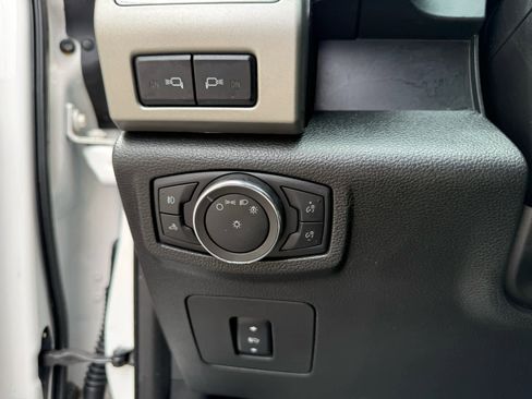 Used 2015 Ford F150 Lariat w/ Equipment Group 502A Luxury AWD/4WD image 12