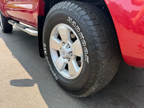 Used 2011 Toyota Tacoma 4x4 Access Cab V6 w/ TRD Sport Pkg image 21
