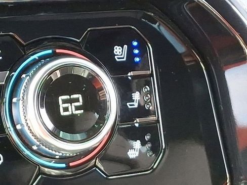 Used 2025 GMC Sierra 2500 AT4 image 29