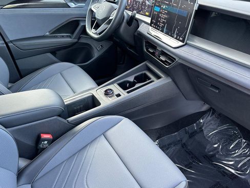 New 2026 Volkswagen Tiguan SE image 15