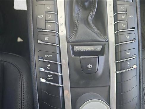 Used 2021 Porsche Macan AWD/4WD image 27