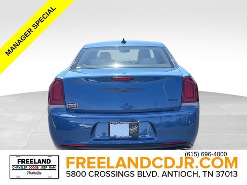 Used 2022 Chrysler 300 Touring L RWD image 4