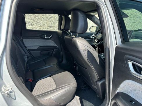 Used 2024 Jeep Compass Latitude AWD/4WD image 12