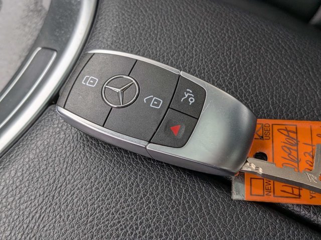 Used 2021 Mercedes-Benz GLC 300 image 28