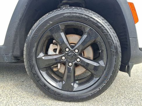 Certified 2023 Jeep Grand Cherokee L Laredo image 27