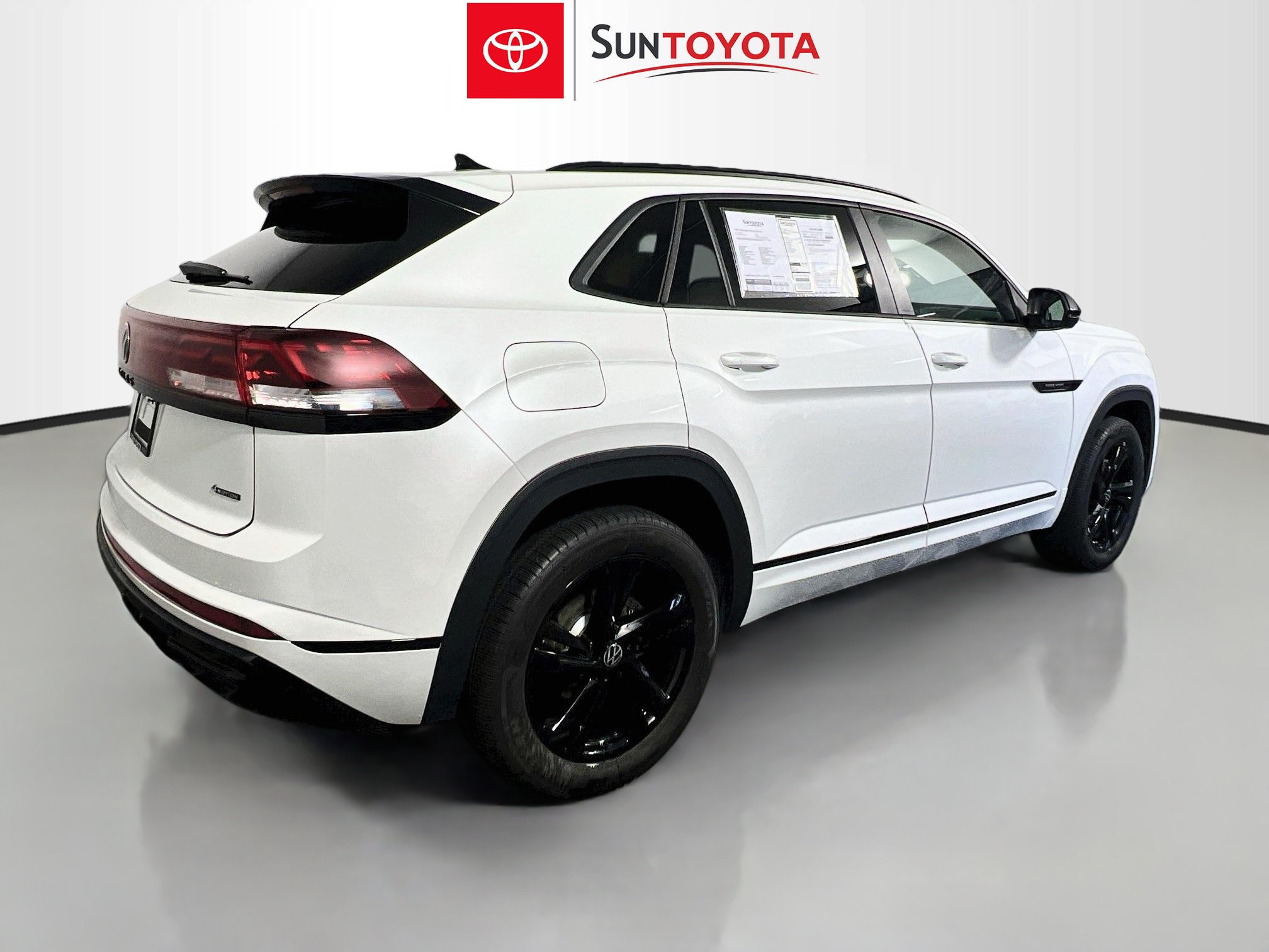 Used 2026 Volkswagen Atlas Cross Sport SEL R-Line AWD/4WD image 4