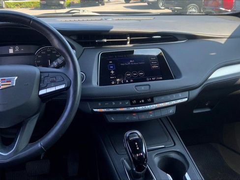 Used 2022 Cadillac XT4 Premium Luxury w/ Enhanced Visibility Package image 5