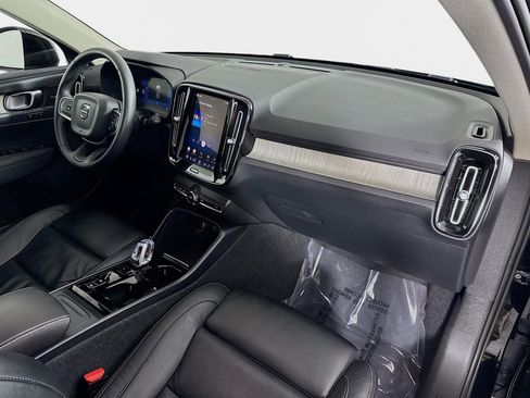 Used 2023 Volvo XC40 B4 Ultimate image 32