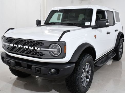 New 2025 Ford Bronco Badlands image 2