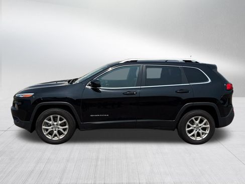Used 2017 Jeep Cherokee Latitude w/ Cold Weather Group AWD/4WD image 4