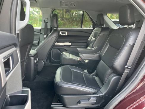 Certified 2022 Ford Explorer XLT w/ Equipment Group 202A AWD/4WD image 19